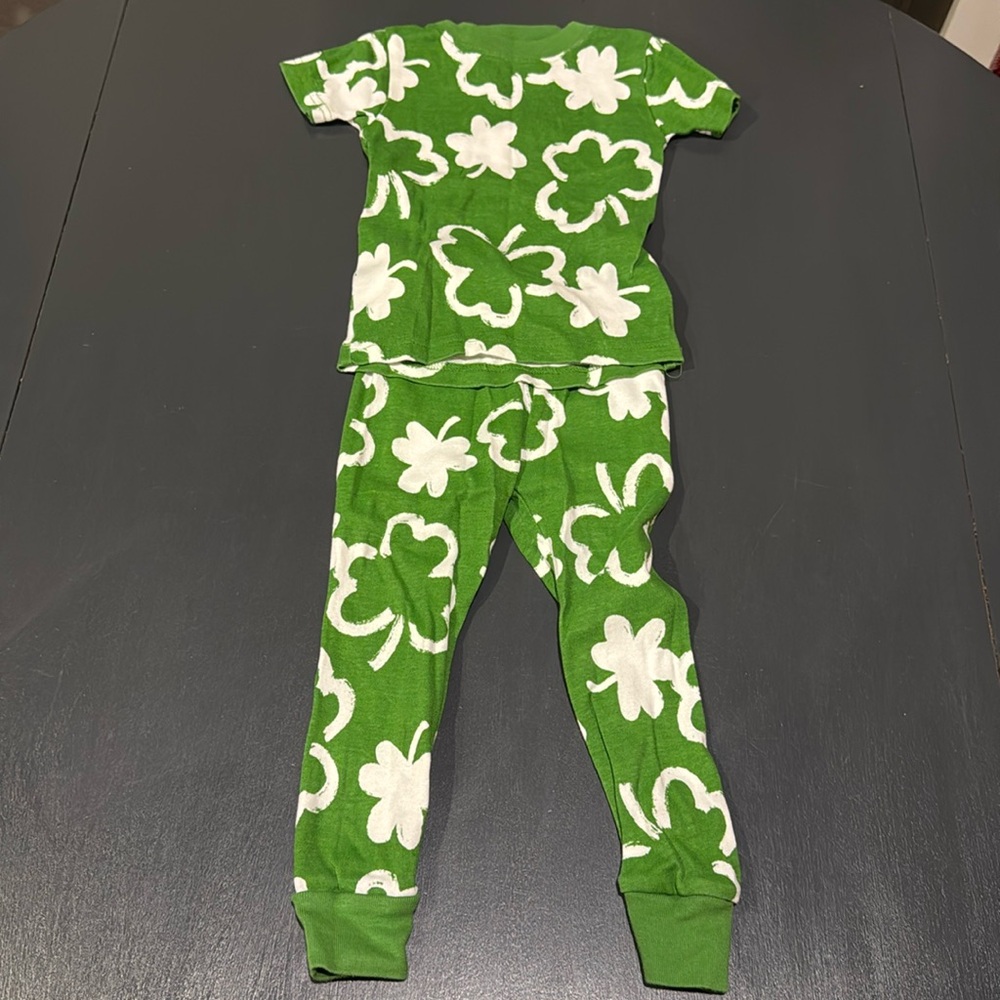 Carter’s Clover Short Sleeve Pajama Set 2T